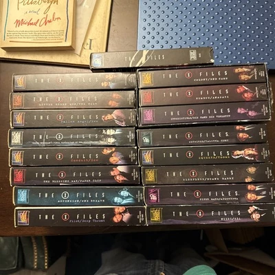 X-Files 17 VHS Lot Classic 90s TV David Duchovny Gillian Anderson single owner - Image 1 of 4