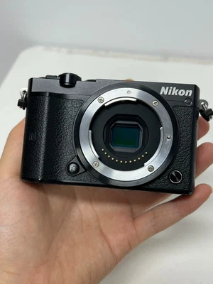 Nikon 1 J5 20.8MP Digital Camera Body Only- Excellent Condition Black 90%New - Image 1 of 4