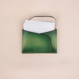 Green Minimalist Leather Snap Card Wallet, Custom Name Leather Snap Card Holder - Picture 1 of 7