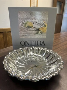 Oneida Silver Plate Swirl 12” Bowl | Original Box. USA 11-3512 - Picture 1 of 22