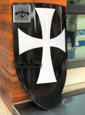 Armadura hospitalaria medieval escudo listo para la batalla cruz blanca guerrero armadura acero Foto 1 de 4