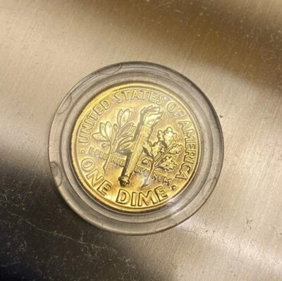 2000 P GOLD PLATED ROOSEVELT DIME.   PROOF LIKE STRIKE!  NICE ADDITION TO A SET. - Image 1 of 2