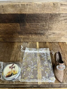 Just The Right Shoe With Compact Mirror. - Bild 1 von 4