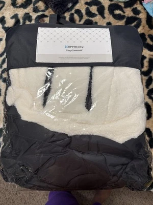 NUEVO EN CAJA Saco para Cochecito UPPAbaby Acogedor Ganoosh Jake Negro Nuevo en BolsaSe Adapta a VISTA & CRUZ Foto 1 de 2