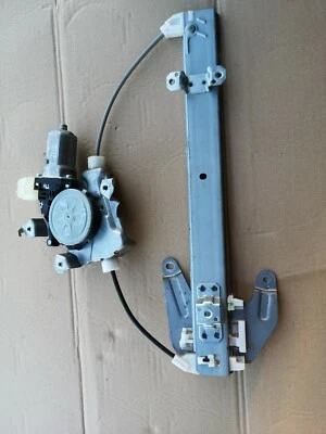 Nissan X Trail T31 2008 conductor trasero lado derecho regulador de ventana y motor Foto 1 de 4