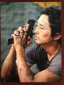  WALKING DEAD POSTER 11X14"NM SHIPPD FLAT GLENN RHEE STEVEN YEUN 2 - Picture 1 of 2