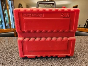 3M Waterproof Turtle Twin Model 3480 by Perm-A-Store Red Hard Shell Case EUC - Afbeelding 1 van 10