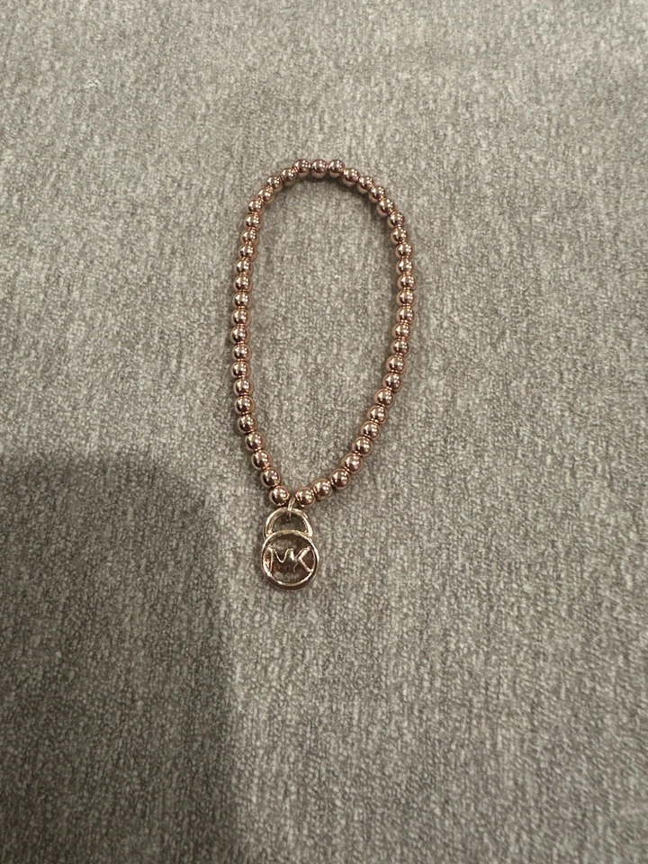 Michael Kors Pulsera Elástica Cuentas Tono Oro Rosa con Logo Candado Dije Foto 1 de 3