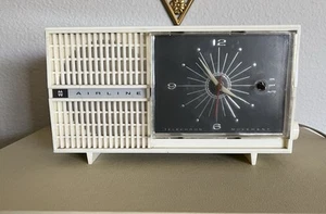 Vintage 1950’s Wards Airline Tube Radio/Alarm Clock - Picture 1 of 8