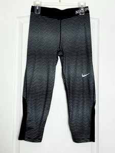Nike Pro Mujer’s Leggings Talla L Negro Gris Corto Capri Zig Zag Pantalones Elastizados - Imagen 1 de 4