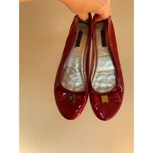 Pisos Louis Vuitton charol rojo 38,5/8,5 EE. UU. - Imagen 1 de 10