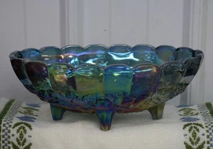 Frutero ovalado con patas de vidrio de carnaval de Indiana de colección cosecha uva azul iridiscente - Imagen 1 de 10