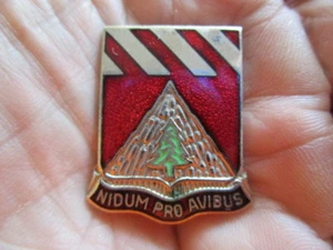 Vintage 813th Engineer Battalion Pinback DI / DUI ~ GEMSCO - Picture 1 of 2