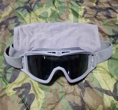 USGI ARMY REVISION DESERT LOCUST GOGGLES 带烟雾镜片 FOLIAGE 绿色 6218 VGC — 第 1/3 张图片