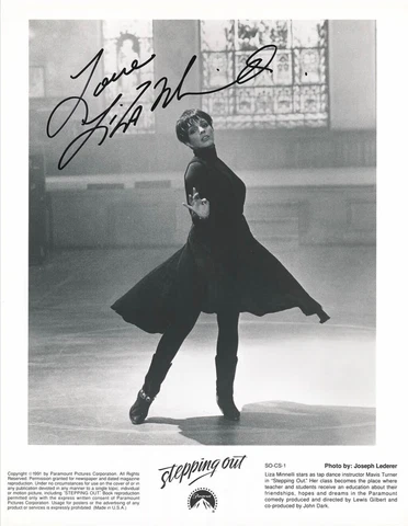 LIZA MINNELLI Autographed 8x10 Photograph•Actress Oscar Academy Award • Icon•COA Cover