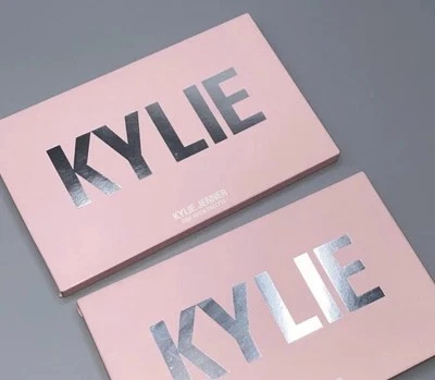 Paletas de cosméticos Kylie 1 para sombras de ojos individuales X tiene capacidad para 28 sombras individuales Foto 1 de 3