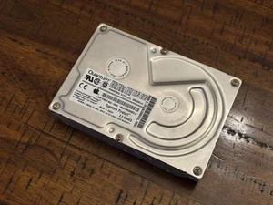 Quantum 1.2GB 50-pin SCSI Hard Drive 3.5" Apple Macintosh Mac OS 8.6 Installed - Afbeelding 1 van 2