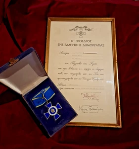 AMAZING GREEK REPUBLIC FRAME - ORDER OF HONOR - AWARD & 3d CLASS MEDAL & CASE - Picture 1 of 10