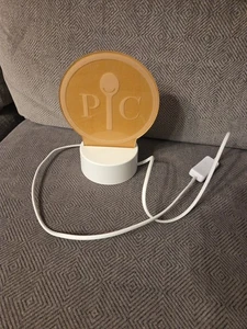 Pampered Chef Consultant Recompensa Multicolor Cambio LED Luz Acrílica - Logo PC - Imagen 1 de 13