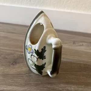 Vintage Keramik Eisenform hängend Wand Tasche Übertopf Creme Lila Blumen - Bild 1 von 8