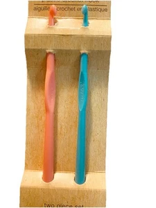 Ganchos de ganchillo de plástico cuadrados Crafter's rosa y azul 5,0 mm y 5,5 mm. Nuevo - Imagen 1 de 2