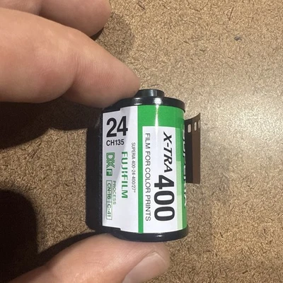 Película de 35 mm Fujicolor Superia X-tra 400 24 exp. — caducado Foto 1 de 3