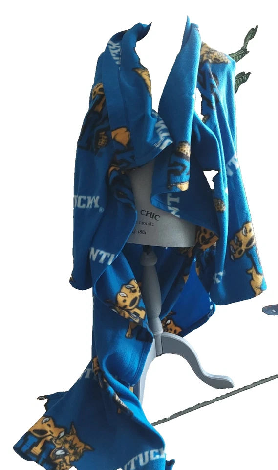 Manta con mangas acolchadas de lana suave Wildcats de la Universidad de Kentucky Wildcats talla única Foto 1 de 3