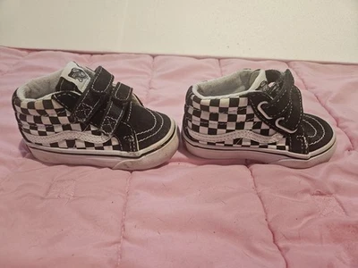 Furgonetas altas a cuadros verdes y blancas. Niño pequeño talla 5 Foto 1 de 4