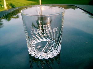 EL VIDRIO DE WHISKY GLENLIVET LOGOTIPO VIDRIO CORTADO ASPECTO EN LA PARTE INFERIOR BONITO REPUESTO - Imagen 1 de 8