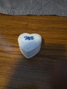VTG Porcelain Ceramic Heart Shaped Blue and White Trinket Box / Ring Box - Picture 1 of 6