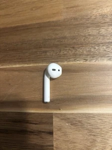 Apple AirPods 1st Generation A1722 Earbud Left ONLY White Tested - Zdjęcie 1 z 2