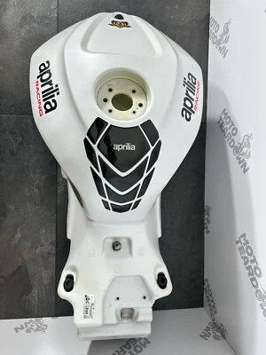 Aprilia Tuono V4 1100 2021 tanque de combustible tanque de gasolina 6606 millas 2022 2023 24 solo Reino Unido Foto 1 de 4