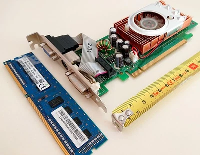 GPU NVIDIA GeForce 7500 LE 256 MB Low Profile (e modulo Ram 4 GB "per ricambi") - Immagine 1 di 4