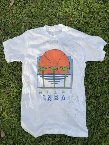 VINTAGE Super Rare Early 80s Pre Miami Heat Miami NBA Miami Herald Promo T-Shirt Cover