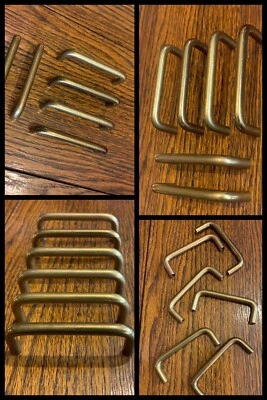 Barra de 6 asas de latón antiguo pesado tapa redonda gabinete cajón mediados de siglo vintage Foto 1 de 2