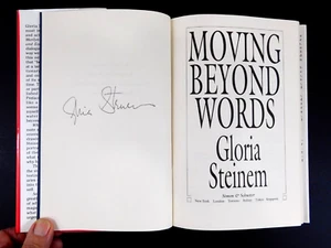 *FIRMADO* Memorias de GLORIA STEINEM lib activista MOVING BEYOND WORDS 296 pp Sin leer - Imagen 1 de 8