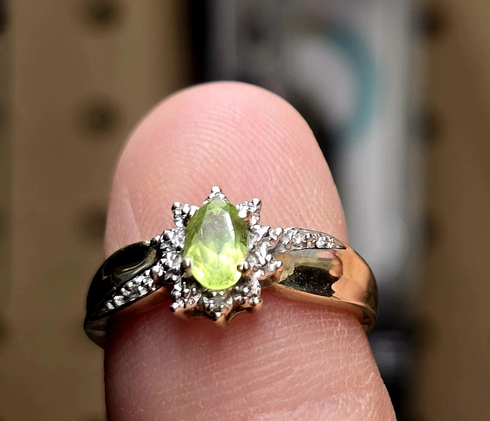 Anillo de boda de compromiso de peridoto de diamantes de oro amarillo con piedra de nacimiento genuina agosto Foto 1 de 2