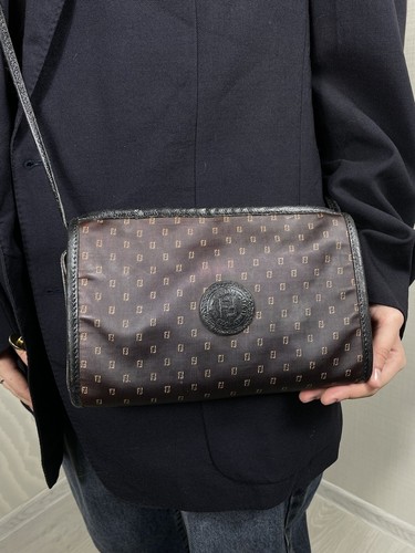 Fendi SAS Zucchino Piccola Borsa a tracolla in tela logo fibbia mini