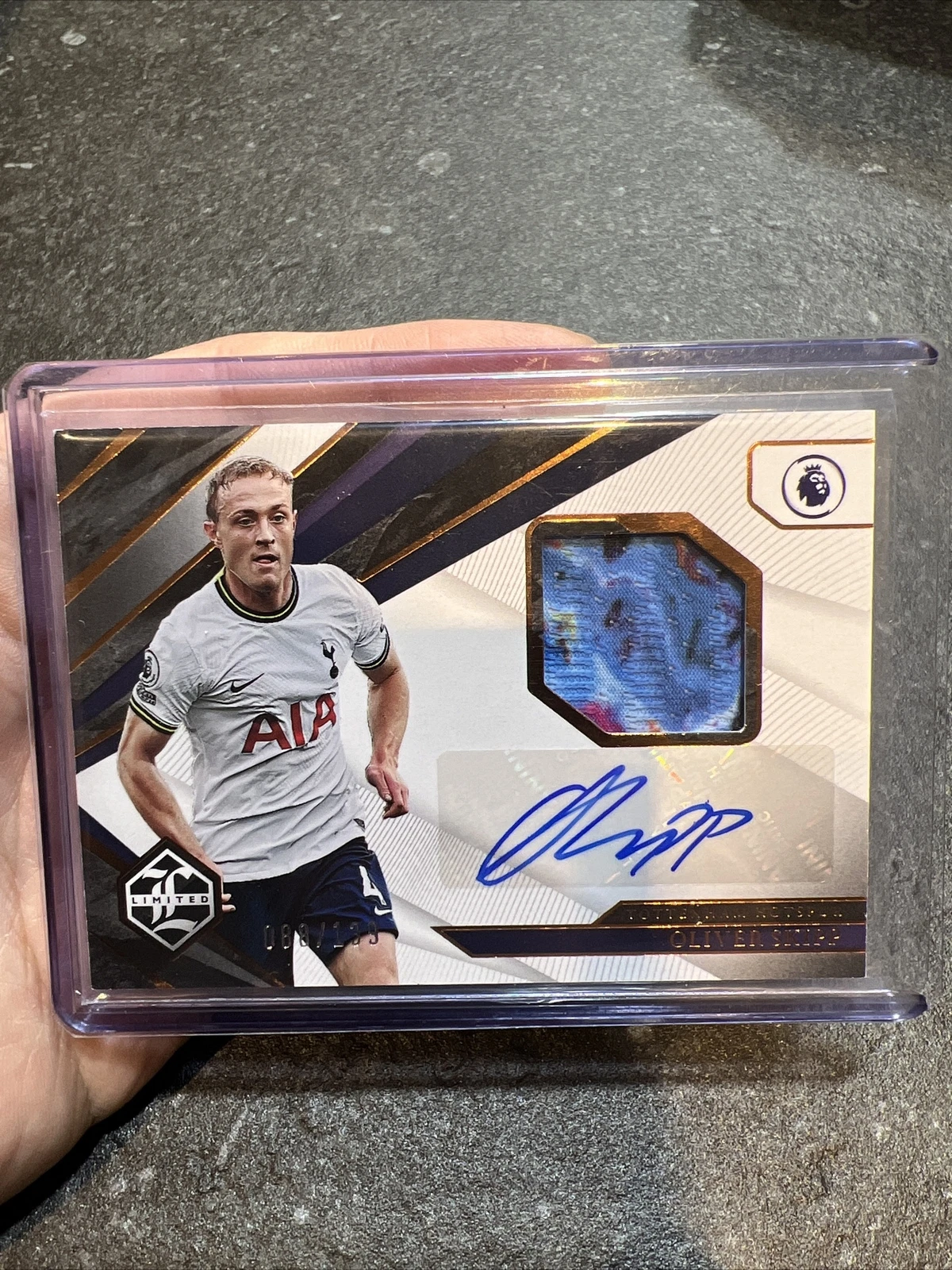 2022-23 Panini Chronicles Oliver Skipp Game Worn Autograph 088/139 Hotspur