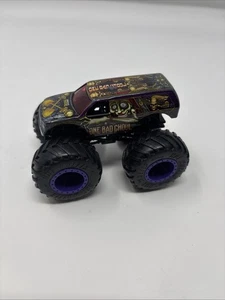 Hot Wheels Monster Trucks 1:64 Scale One Bad Ghoul Die Cast Toy Vehicle - Bild 1 von 7