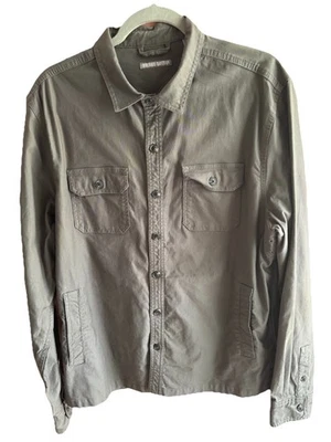 Camisa de manga larga verde Micharel Bastian. Grande. Bolsillos delanteros y laterales. Foto 1 de 4