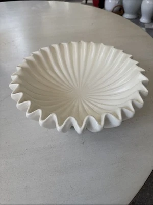 Красивая большая ребристая декоративная чаша для домашнего декора - органическая современная белая - Изображение 1 из 4