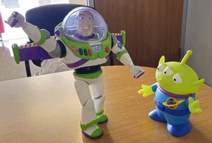BUZZ LIGHTYEAR Light Up Toy Story Alien interaktiv sprechen 2 miteinander - Bild 1 von 6