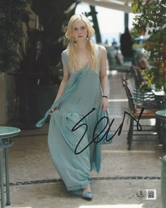 ELLE FANNING SIGNED 8x10 PHOTO SENTIMENTAL VALUE ACTRESS 3 BECKETT BAS COA - Picture 1 of 2