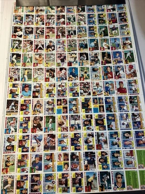 Hoja de tarjetas de béisbol Topps 1984 sin cortar 132 tarjetas enrolladas Foto 1 de 4