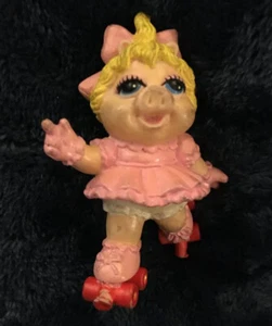 Vintage 1986 Muppet Babies Miss Piggy on Roller Skates PVC Figure-Cake Topper - Picture 1 of 2