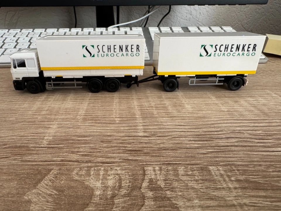AWM 1:87 MAN Schenker Eurocargo Camion Buone Condizioni Senza OVP - Immagine 1 di 4