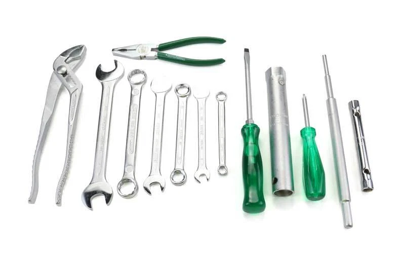 Genuine OEM Air Tool Kit For BMW 320i 528i 530i 533i 535i 71111115329 - Image 1 of 1