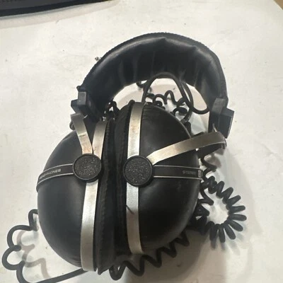 Vintage Pioneer SE-305 Stereo Over the Ear Studio Home Headphones No Testing - Image 1 of 4