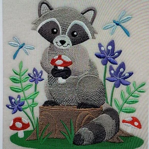 Waschbär personalisierte Stickerei Fleece Babydecke - Bild 1 von 1